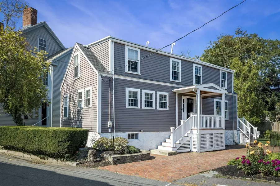 10 Darling St, Marblehead, MA 01945