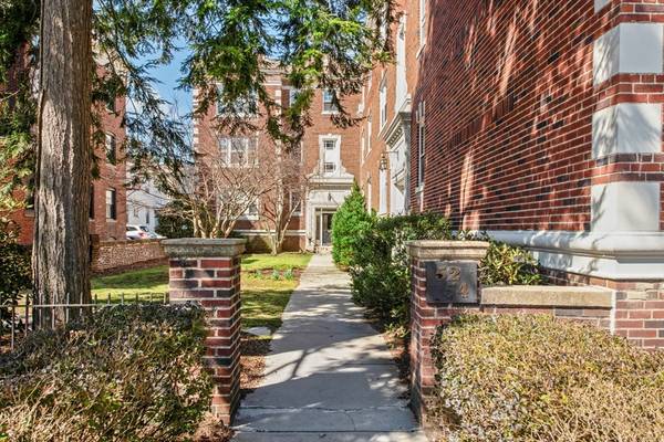 54 Babcock St #2, Brookline, MA 02446