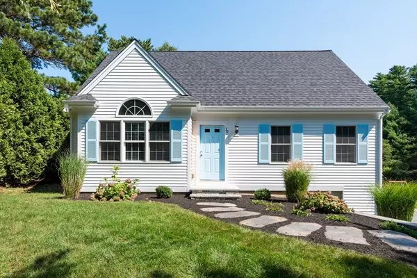 30 Meetinghouse Road, Mashpee, MA 02649