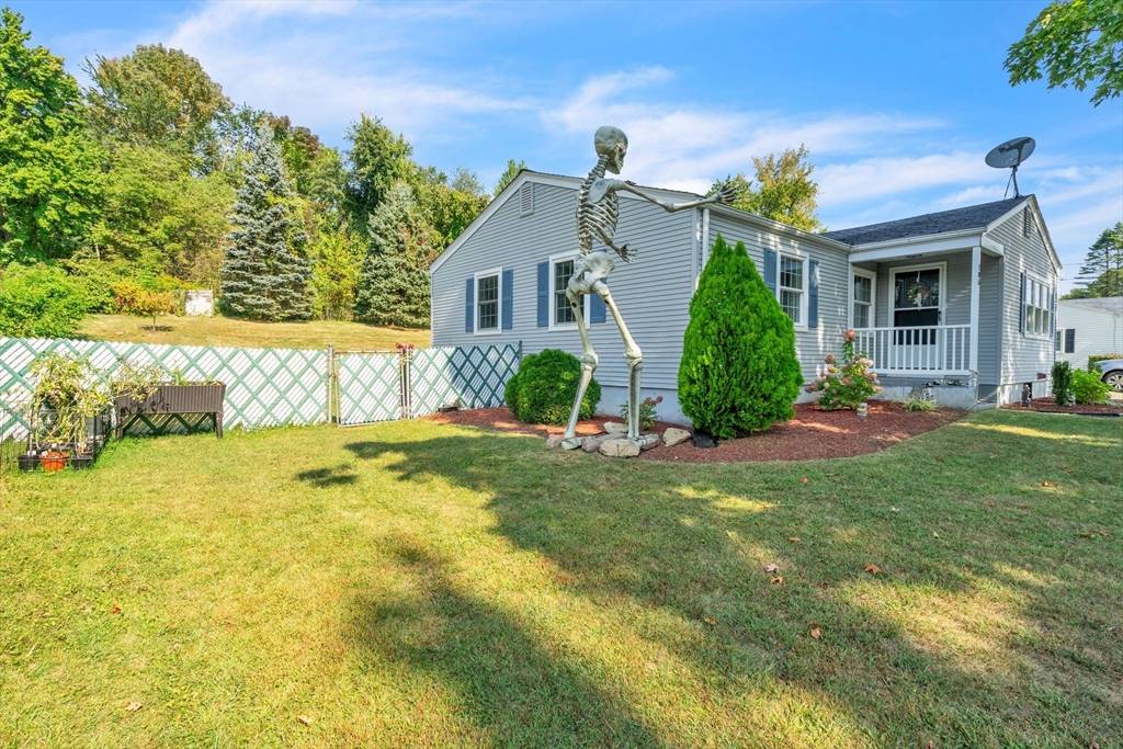 Ludlow, MA 01056,185 Kendall St