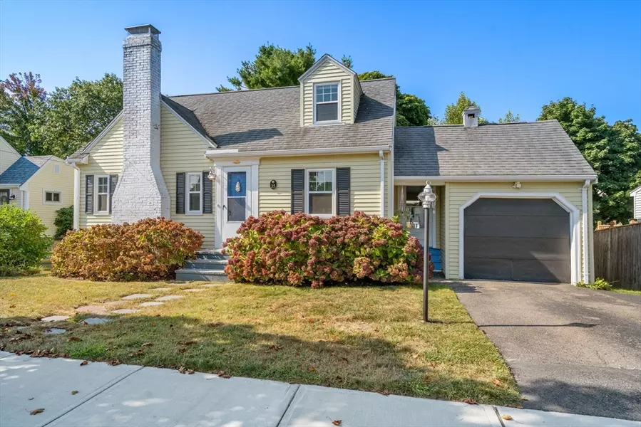 35 Deerfield St, Quincy, MA 02171