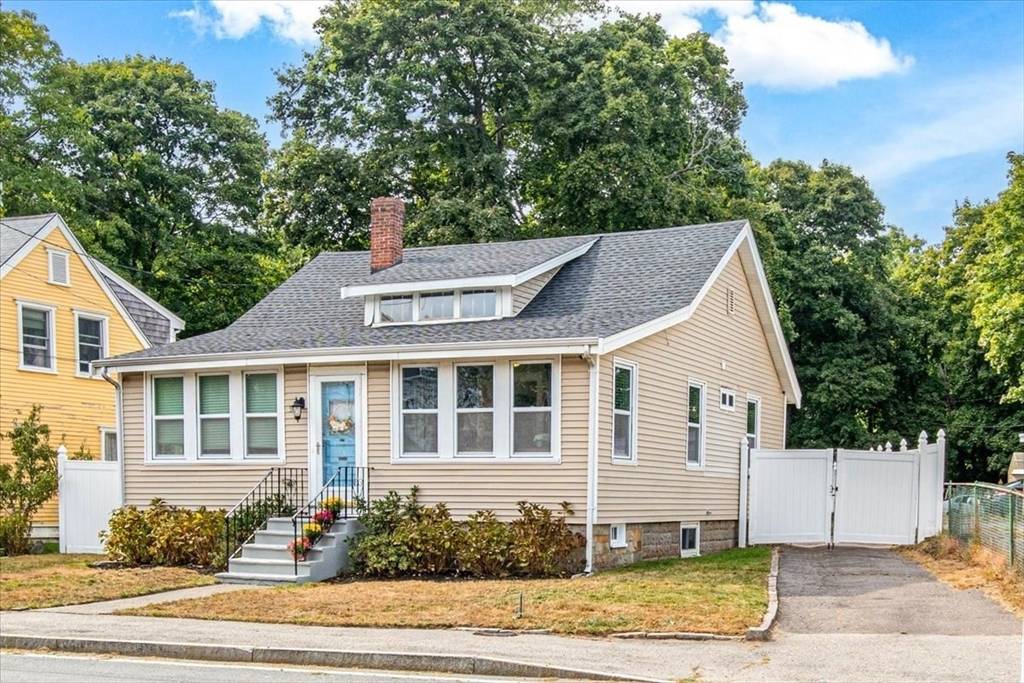 50 Mutton Ln, Weymouth, MA 02189