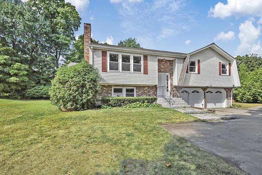 1 Winthrop St, Medway, MA 02053