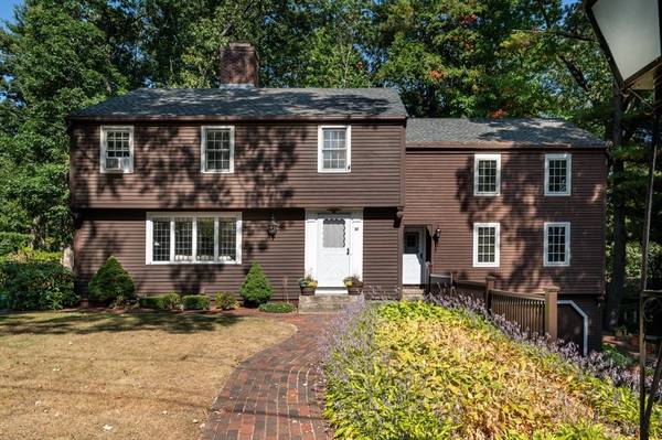 Lynnfield, MA 01940,16 Fernway