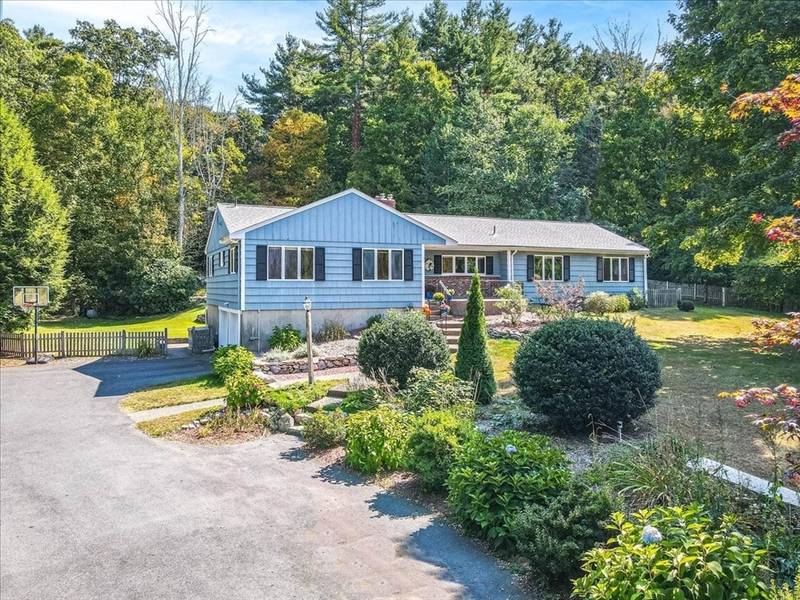 294 South St, Medfield, MA 02052