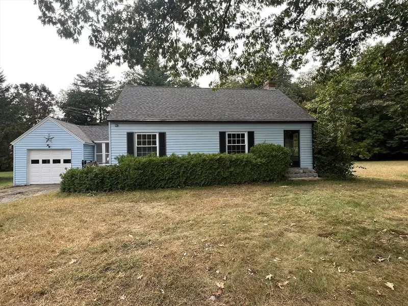 15 Gardner Rd, Hubbardston, MA 01452