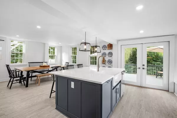 West Newbury, MA 01985,4 Crane Neck St