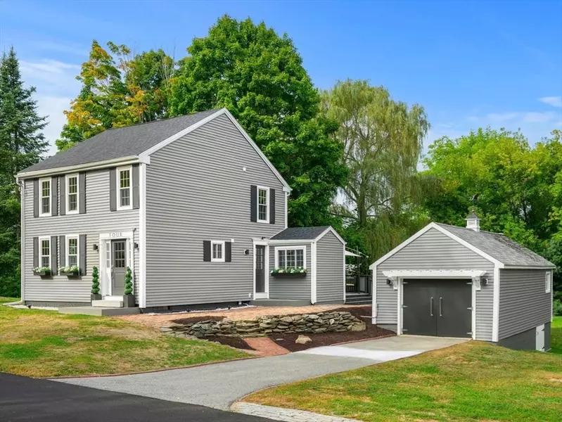 4 Crane Neck St, West Newbury, MA 01985