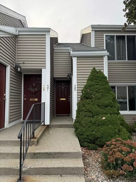 37 Nassau Dr #37, Springfield, MA 01129