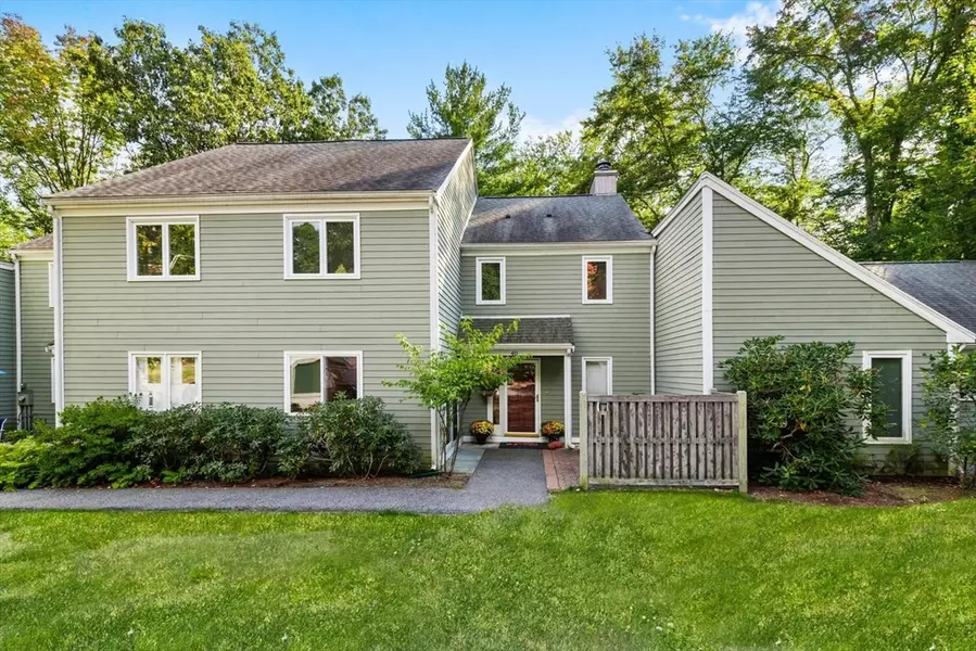 40 Fifer Ln #40, Lexington, MA 02420