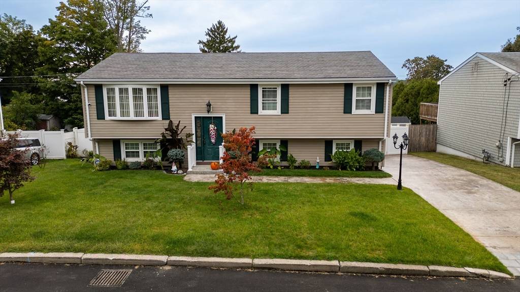 64 Berlin St, Fall River, MA 02720