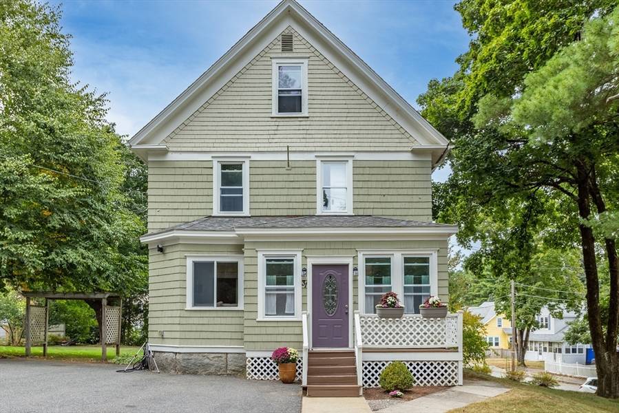 31 Carney St, Uxbridge, MA 01569