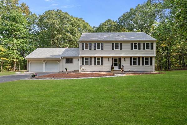 40 Rolling Ln, Dover, MA 02030