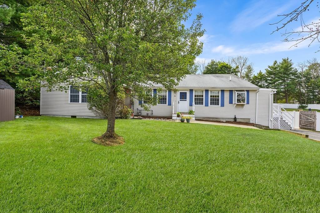 26 Diane Cir, Abington, MA 02351