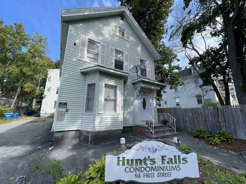 94 1st St #6, Lowell, MA 01850