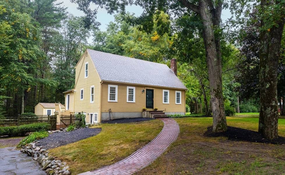 73 Shingle Mill Ln, Hanover, MA 02339