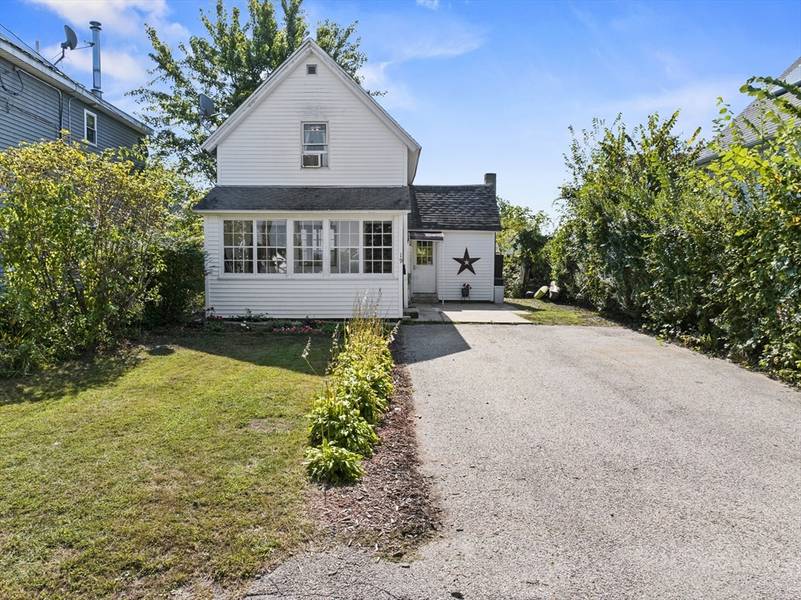 19 Essex St, Athol, MA 01331