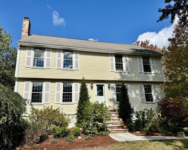 42 Crossbow Ln, North Andover, MA 01845