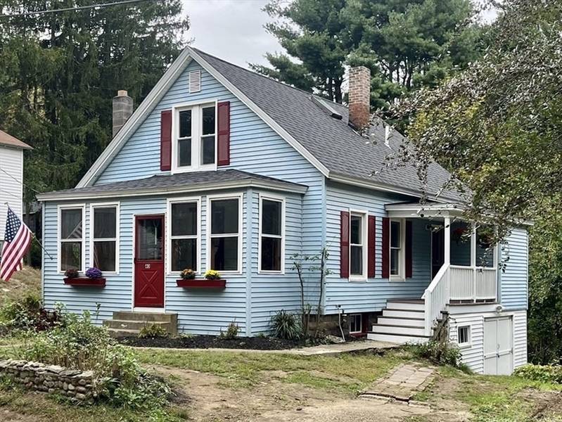 40 Carlin St, Athol, MA 01331