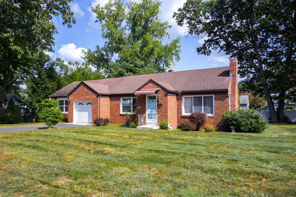 267 Winton St, Springfield, MA 01118