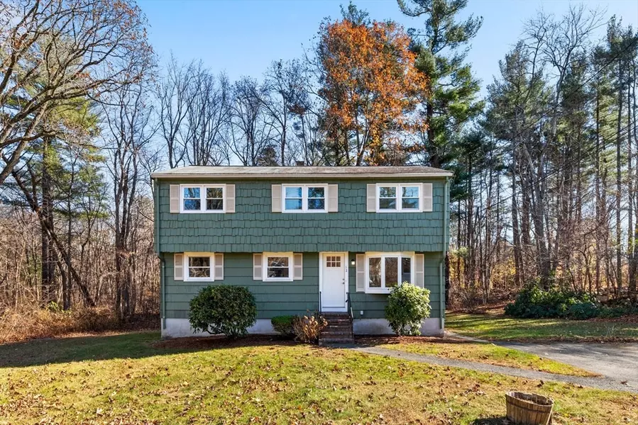 12 Hickory Ln, Burlington, MA 01803