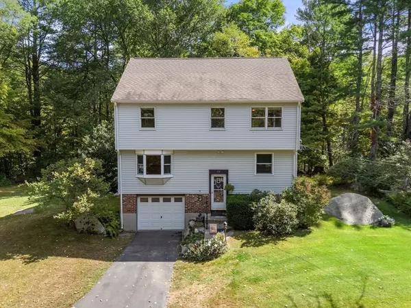 79 Fowler St, Upton, MA 01568