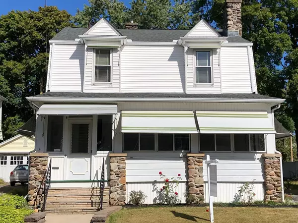 27 Longwood Avenue, Holyoke, MA 01040