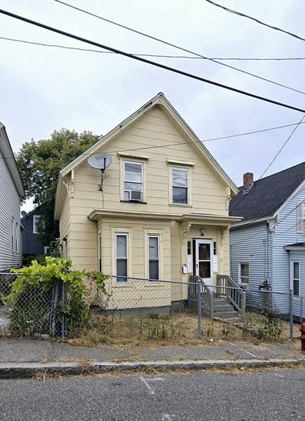 32 Hudson Street, Lowell, MA 01852