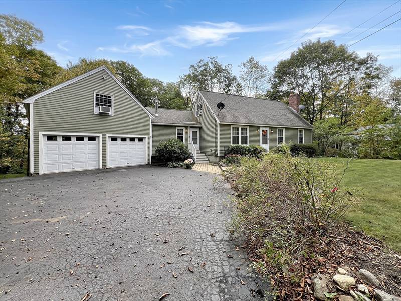 1807 N Brookfield Rd, Oakham, MA 01068