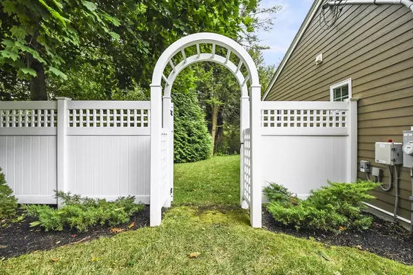 Hingham, MA 02043,54 Cushing Street