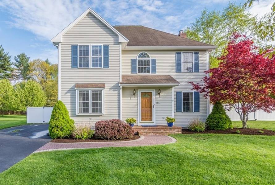 306 Edgewater Dr, Pembroke, MA 02359