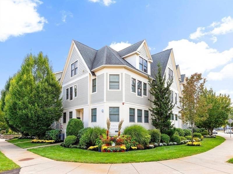 77 Waverley Ave #77, Watertown, MA 02472