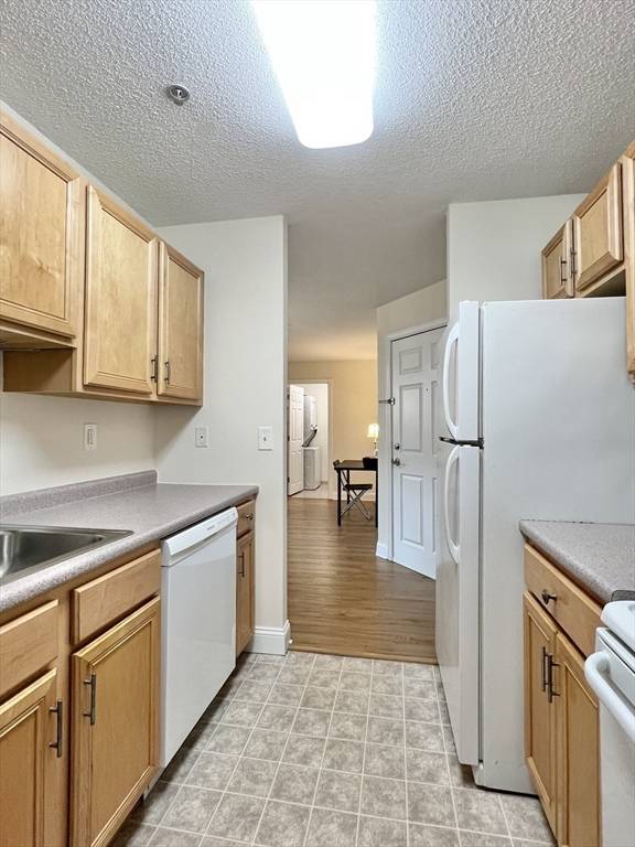 Lowell, MA 01852,200 Market #3410