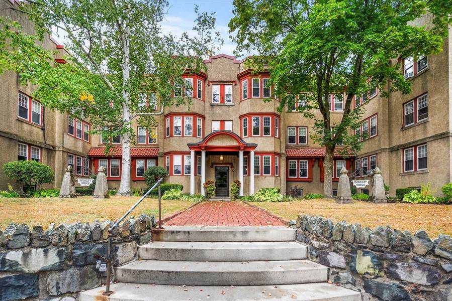 585 Franklin St #3, Melrose, MA 02176