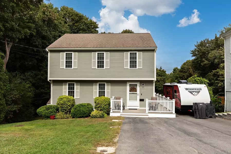 14 Prince St, Plymouth, MA 02360