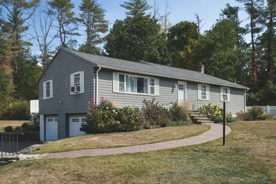 33 Mayflower Dr, Wenham, MA 01984