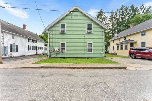 34-36 Railroad St, Northbridge, MA 01534