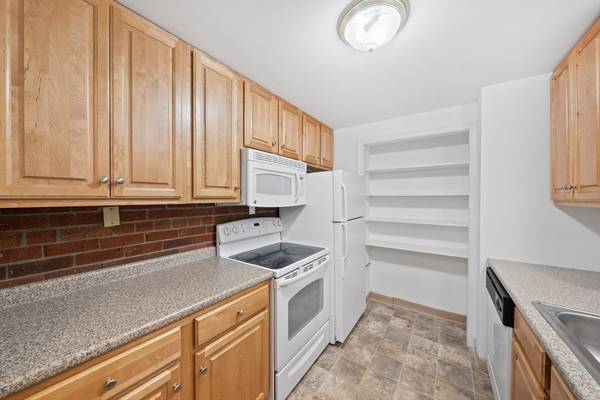 Weymouth, MA 02190,46 Greentree Lane #38