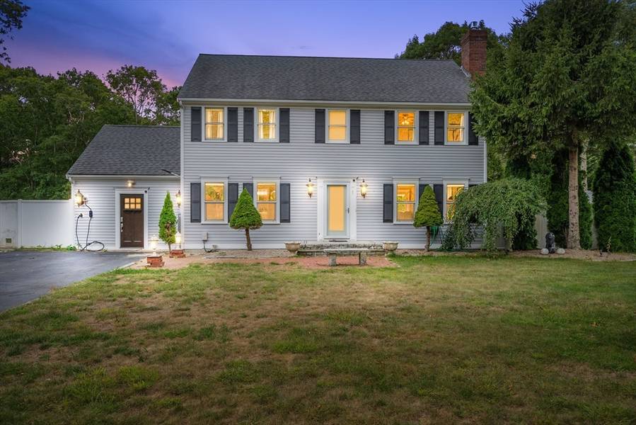 1 Arbutus Ln, Sandwich, MA 02563