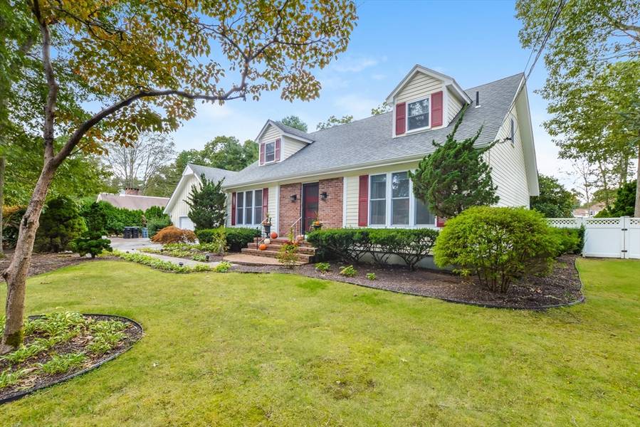 57 Alice St, Dartmouth, MA 02747