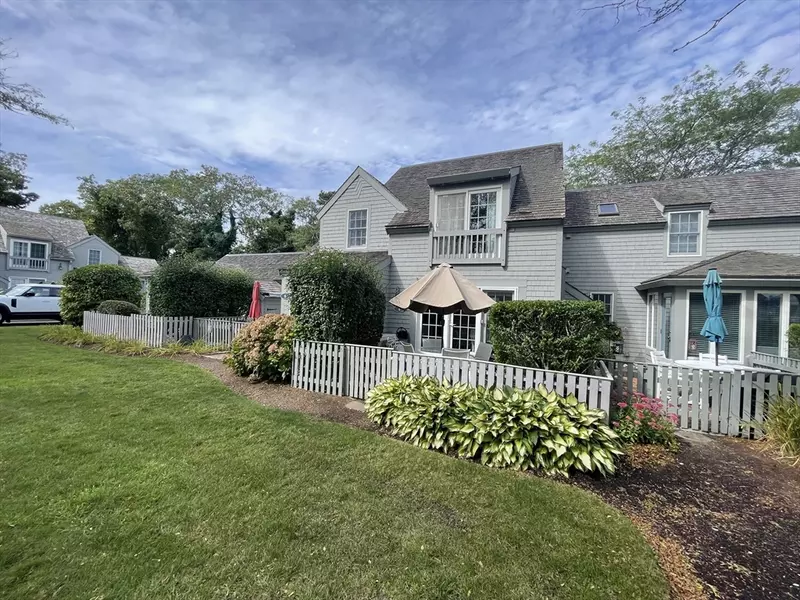 4 Colemans Way #702, Mashpee, MA 02649