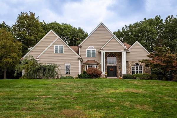 89 Pine Grove Circle, East Longmeadow, MA 01028