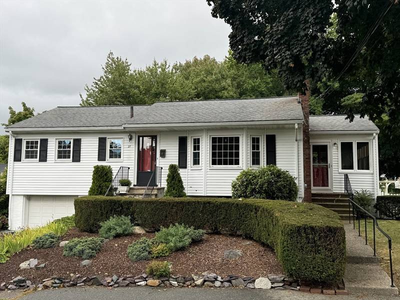 27 Elda Dr, Norwood, MA 02062