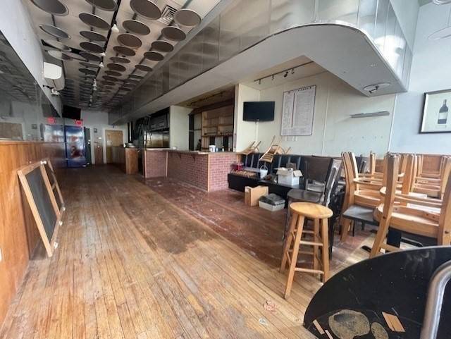 Plymouth, MA 02360,15-17 Court Street