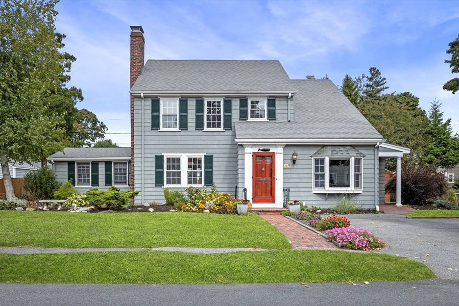 24 Leicester Road, Marblehead, MA 01945