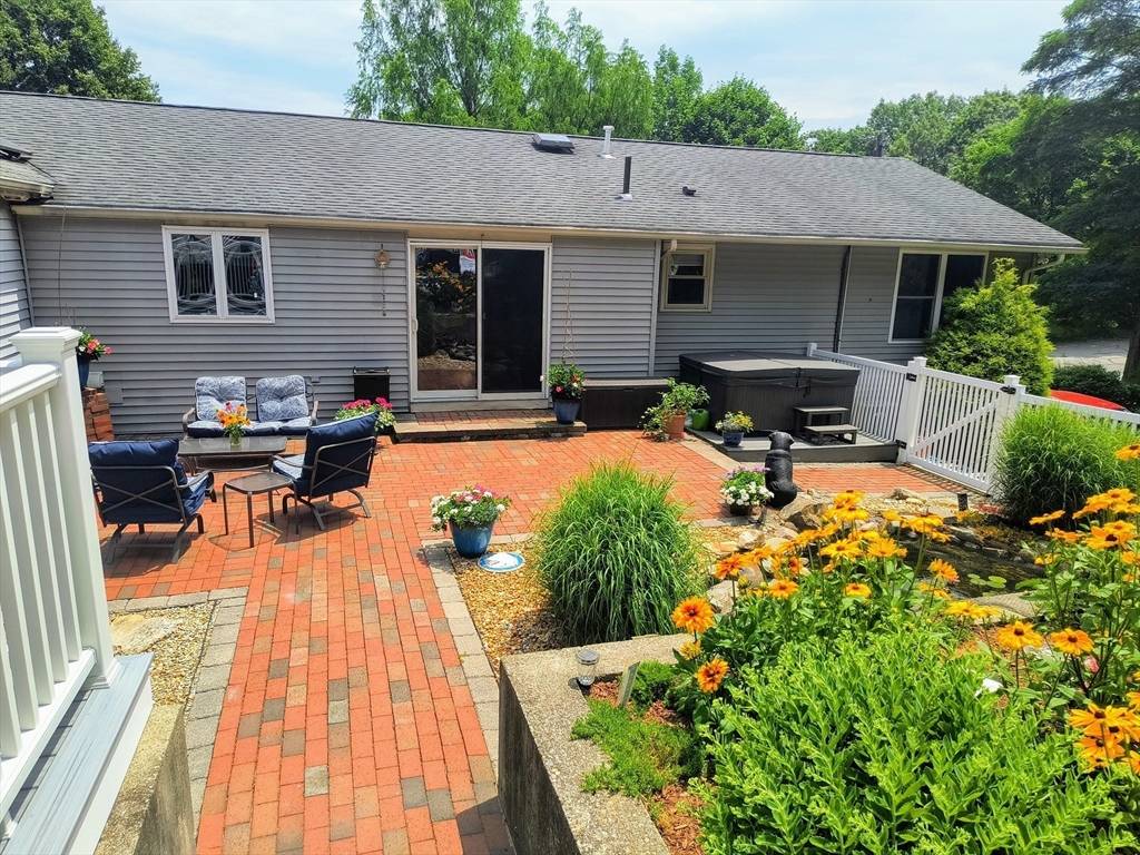 Auburn, MA 01501,54 Lorna Dr