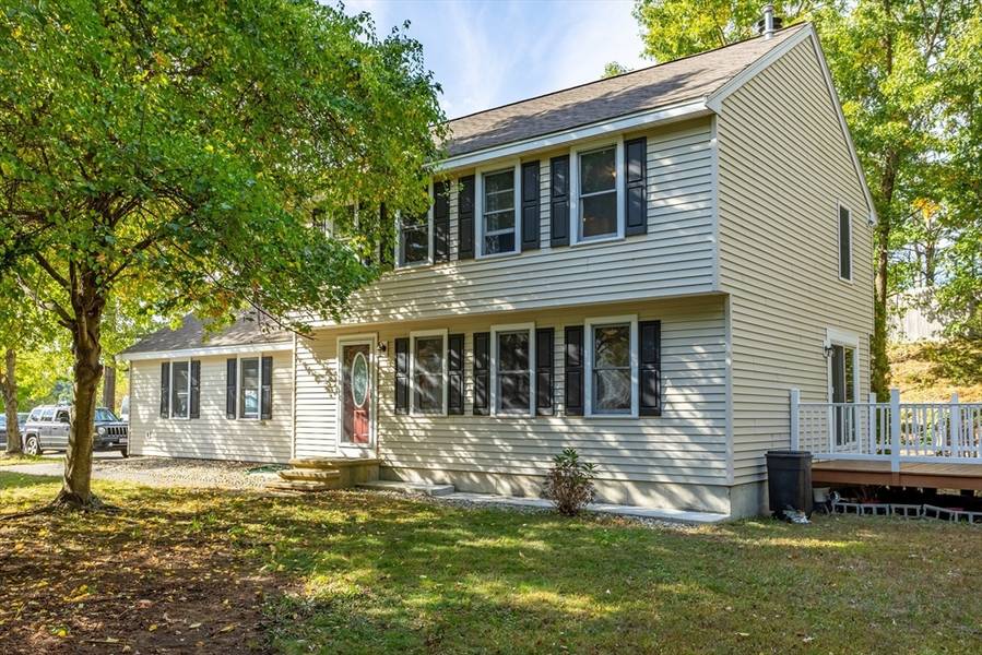 9 Lamplighter Lane, Chelmsford, MA 01863