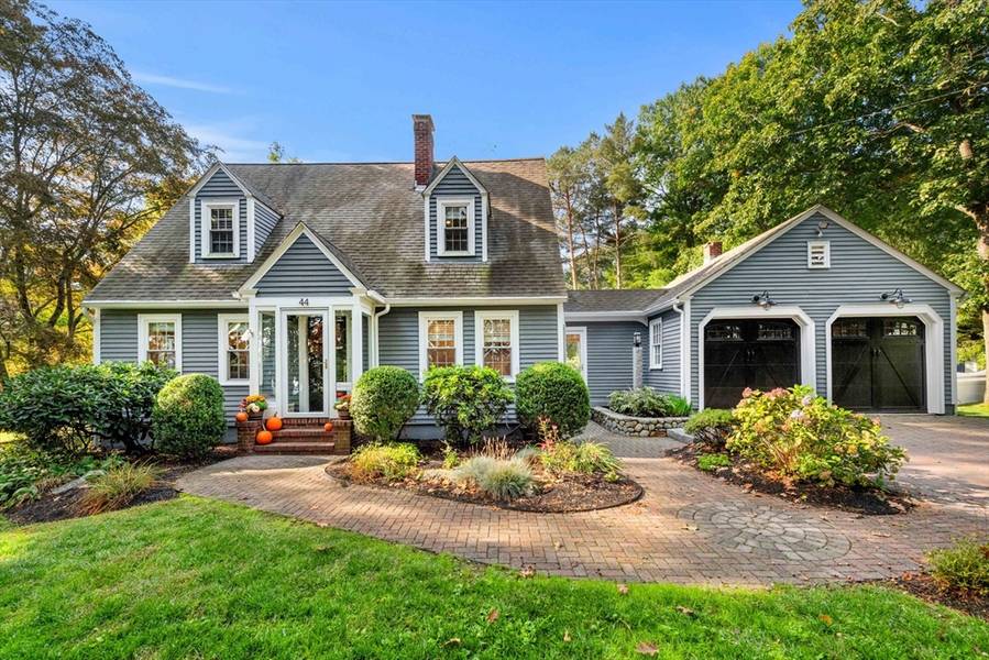 44 Haggetts Pond Rd, Andover, MA 01810