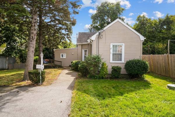 26 Alicant St, Providence, RI 02908