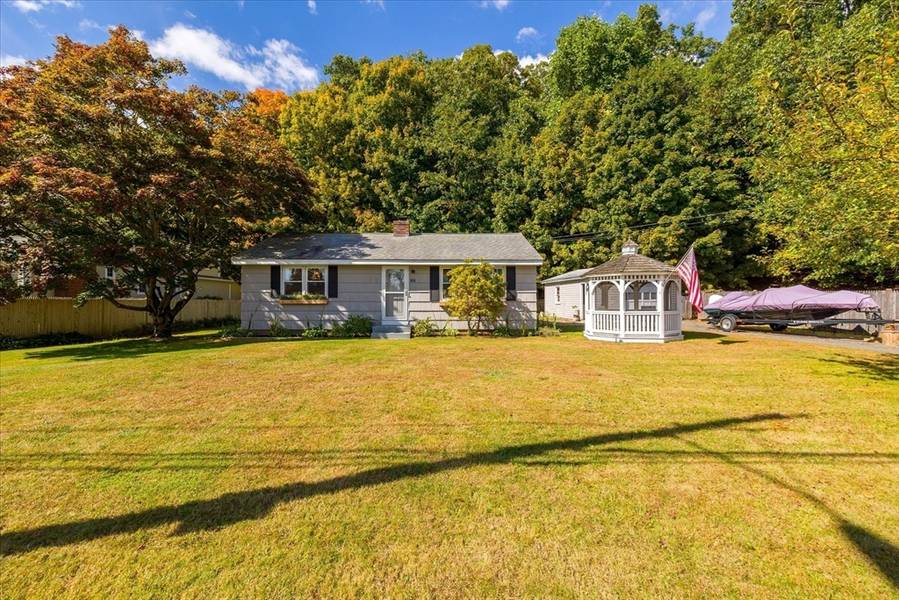 68 Lakeshore Dr, West Brookfield, MA 01585